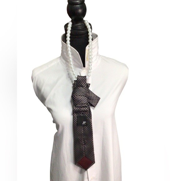 Deep purple and Silver Patterned Necktie with bling brooch - Picture 3 of 3